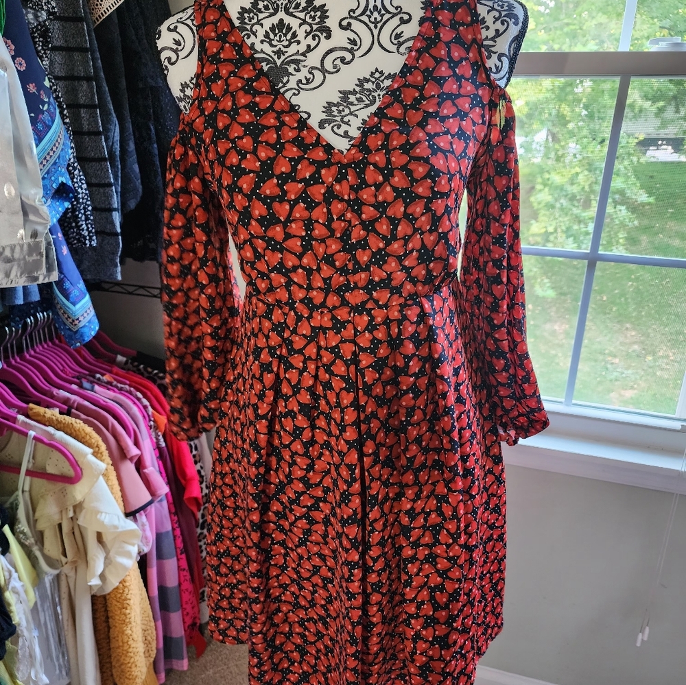 Heart design shoulderless dress